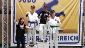 v.l.n.r. Coach Johanna Grames, Simon Bacher 2., Matthias Resch 2., Markus Grünwald 3.
